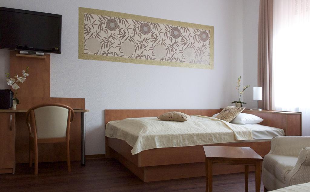 Hotel Vier Loewen Traben-Trarbach Pokoj fotografie