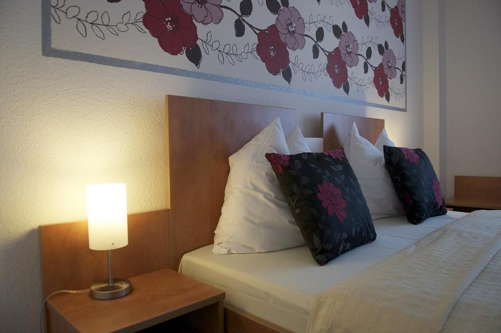 Hotel Vier Loewen Traben-Trarbach Pokoj fotografie