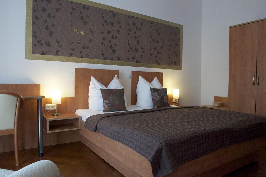 Hotel Vier Loewen Traben-Trarbach Pokoj fotografie